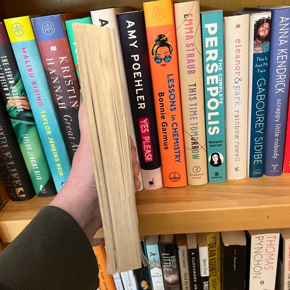 4/$25 How to Build a Girl by Caitlin Moran - Picture 4 of 4